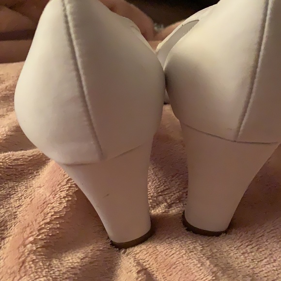 New white cloth Karen Scott 2 1/2 in. heel - Picture 4 of 4